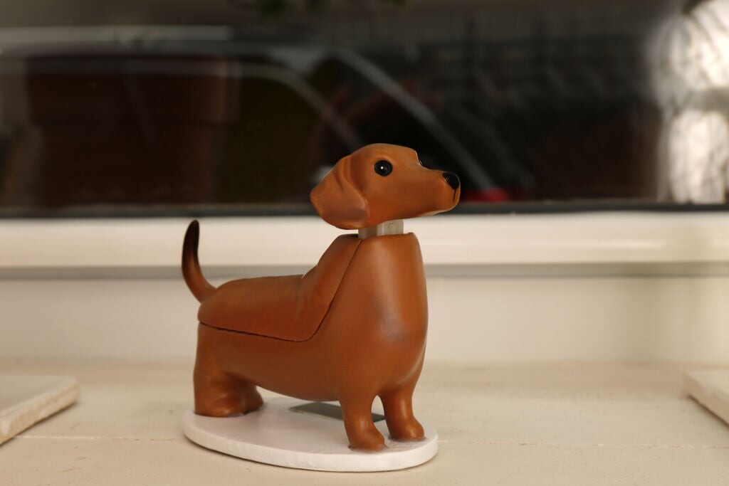 Solcelle Figur - Gravhund - Kikkerland - 12 Cm