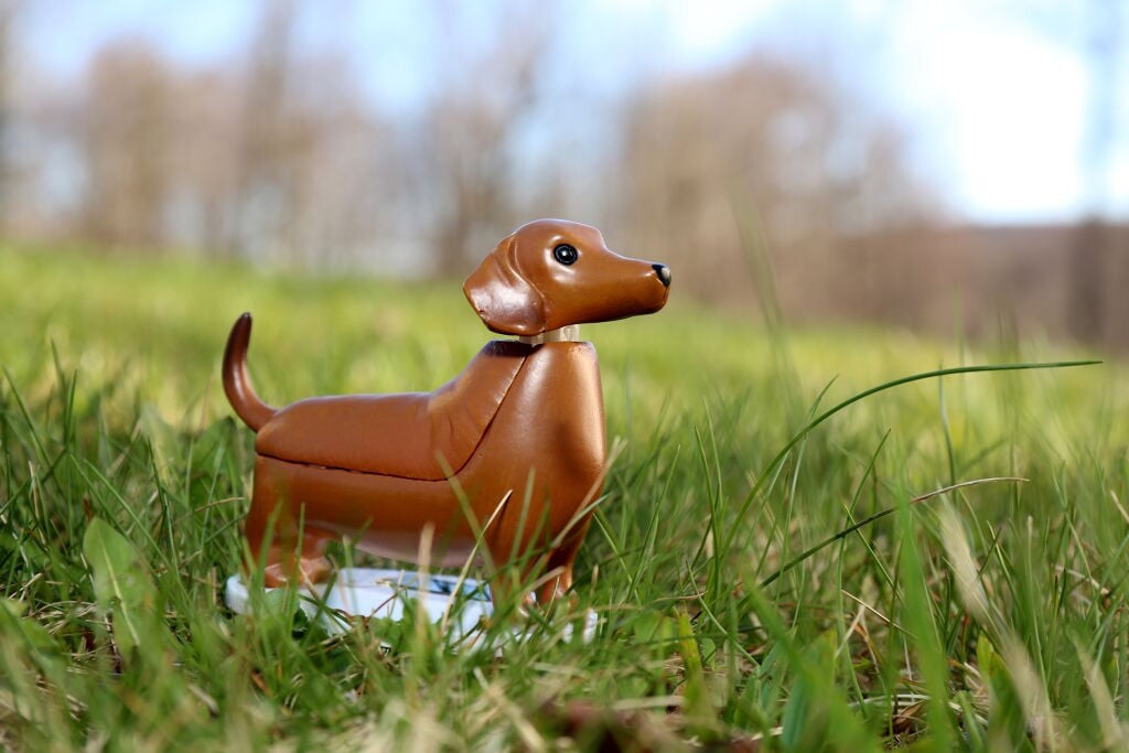 Solcelle Figur - Gravhund - Kikkerland - 12 Cm