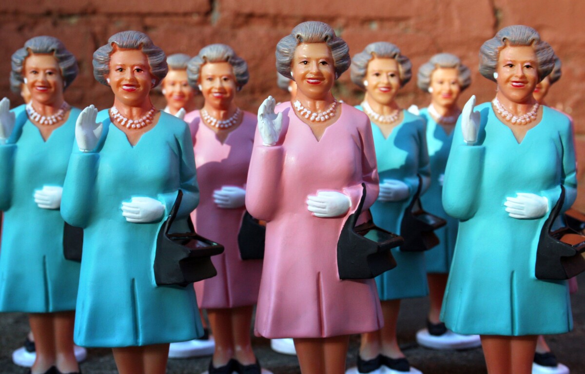 Queen Elizabeth Solcelle Figur - Kikkerland