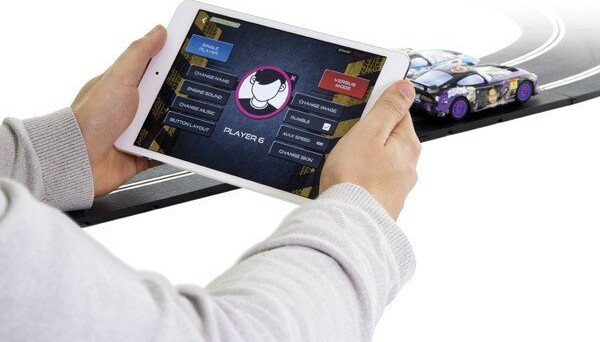 Scalextric - Spark Plug - Styr Din Bil Med App - C8333