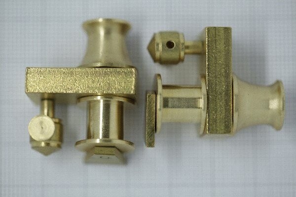 Billing Boats Fittings - Spil - Højre Venste - 2 Stk