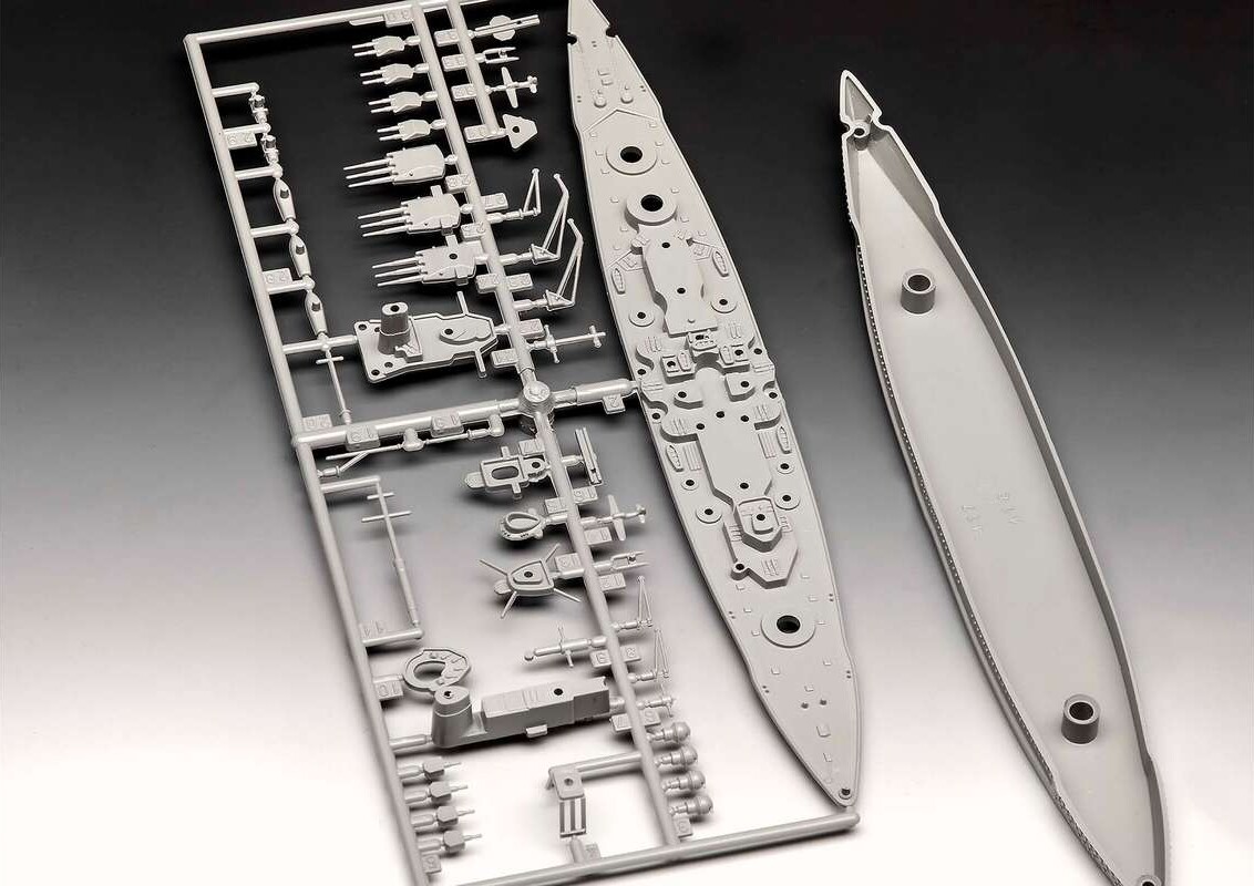 Revell - Battleship Gneisenau Starter Kit - 1 1200 - Level 4 - 05181