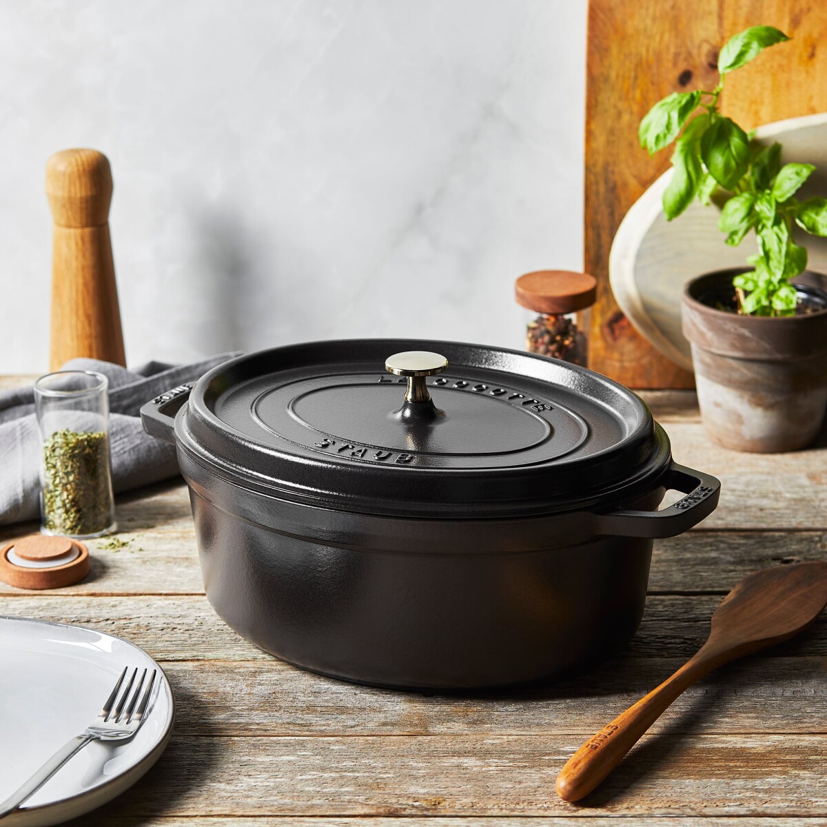 Staub - Cocotte Oval - Sort - 31 Cm 5 5 L