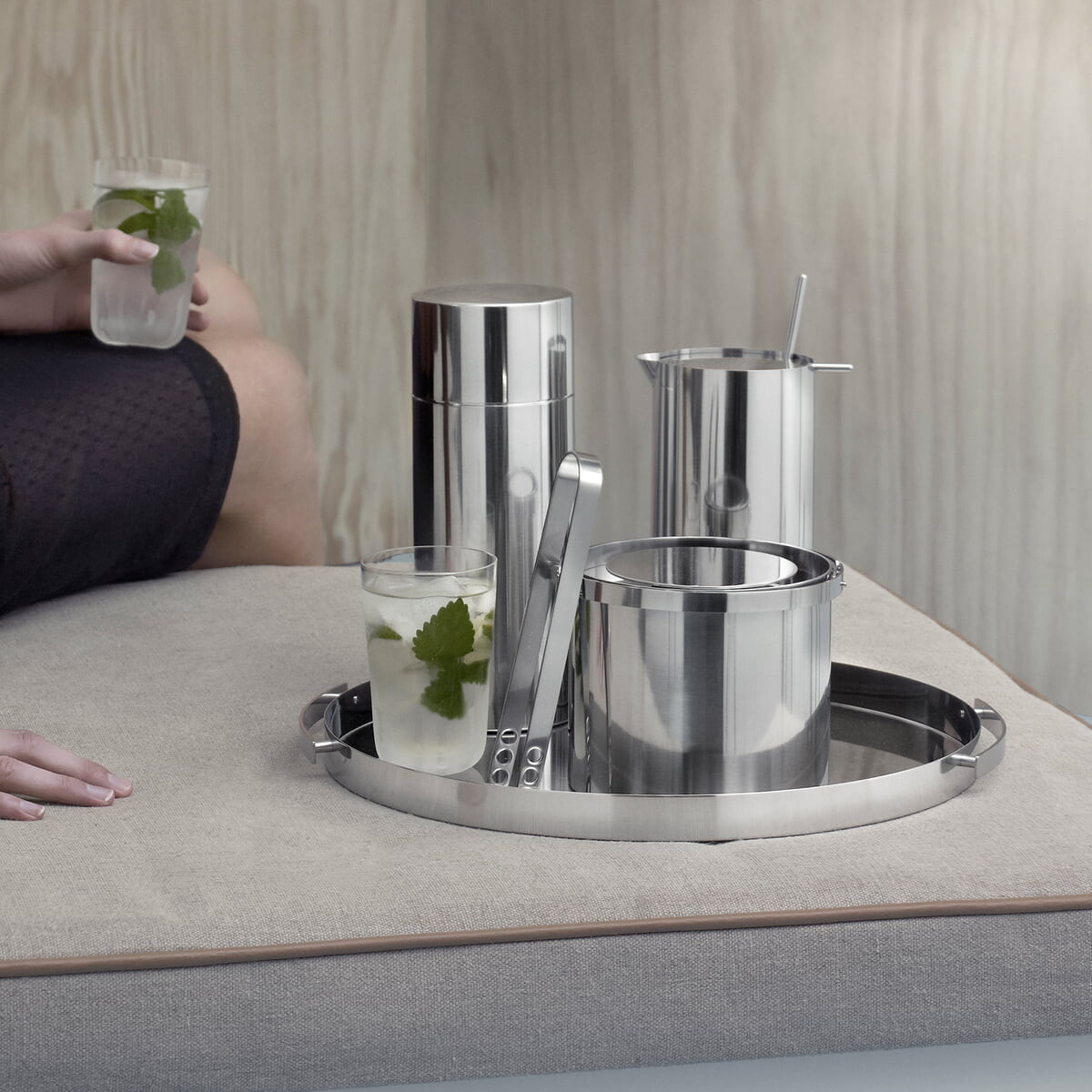 Stelton - Arne Jacobsen Cylinda Serveringsbakke Ø 335 Cm - Stål