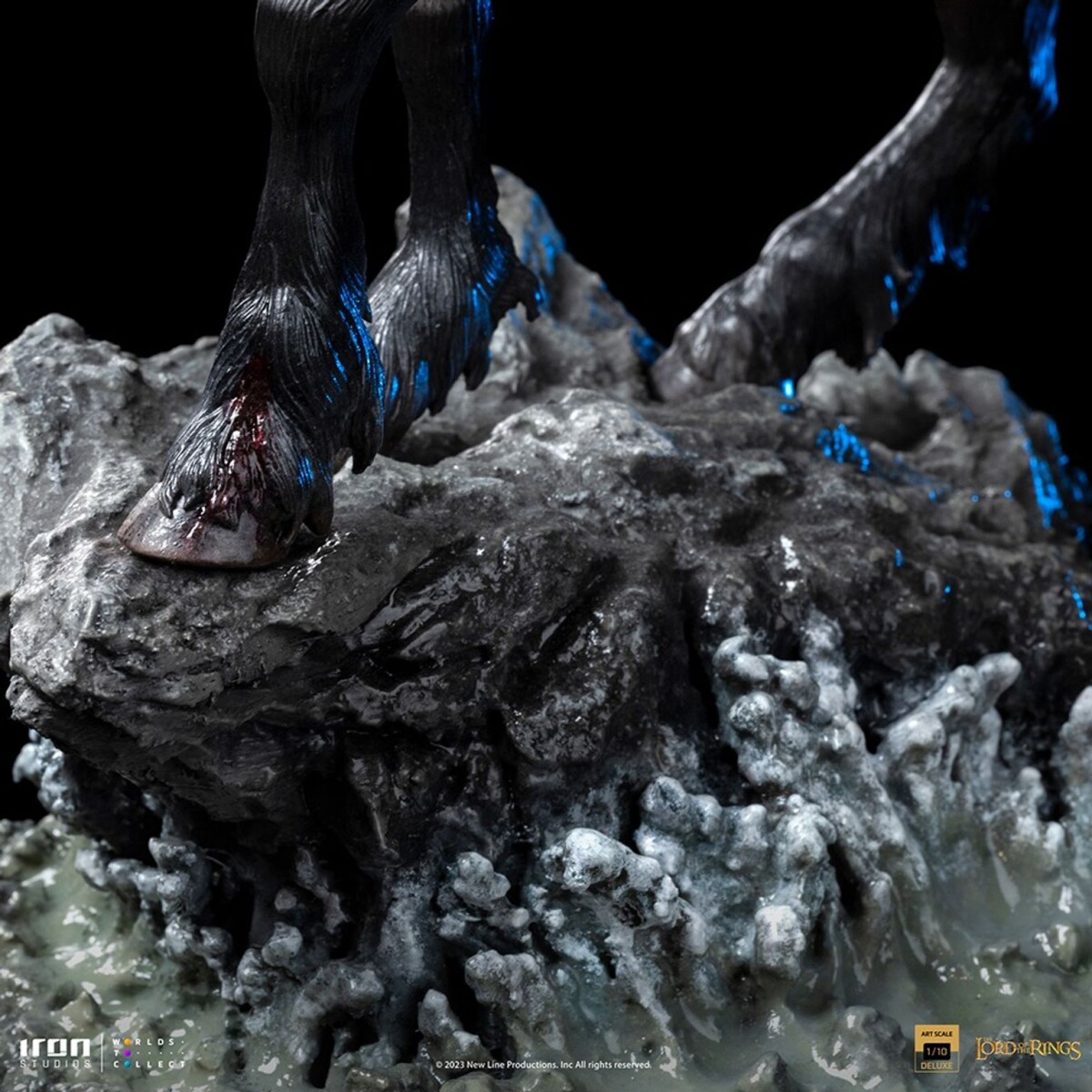 The Lord Of The Rings - Nazgul On Horse Deluxe Statue Scale 110