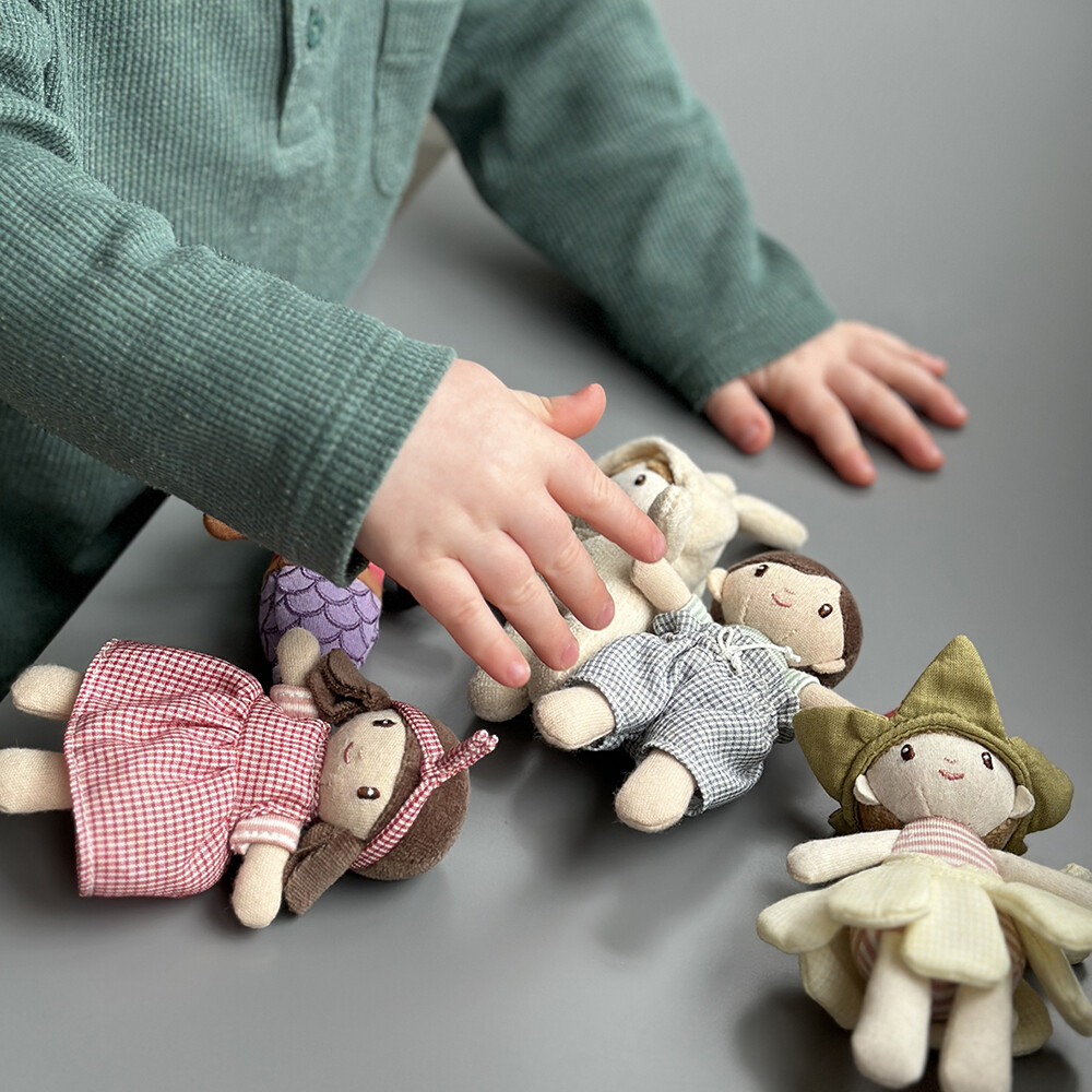 Threadbear Design - Dukke - Little Peeps - Poppy Strawberry 13 5 Cm