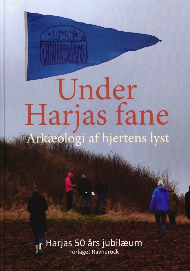 Under Harjas Fane Arkæologi Af Hjertens Lyst