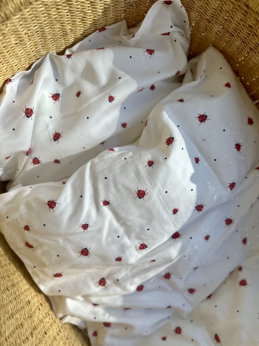 Vanilla Copenhagen - Sengetøj Baby - Lady Lovebug - Milk - 70 X 100 Cm 40