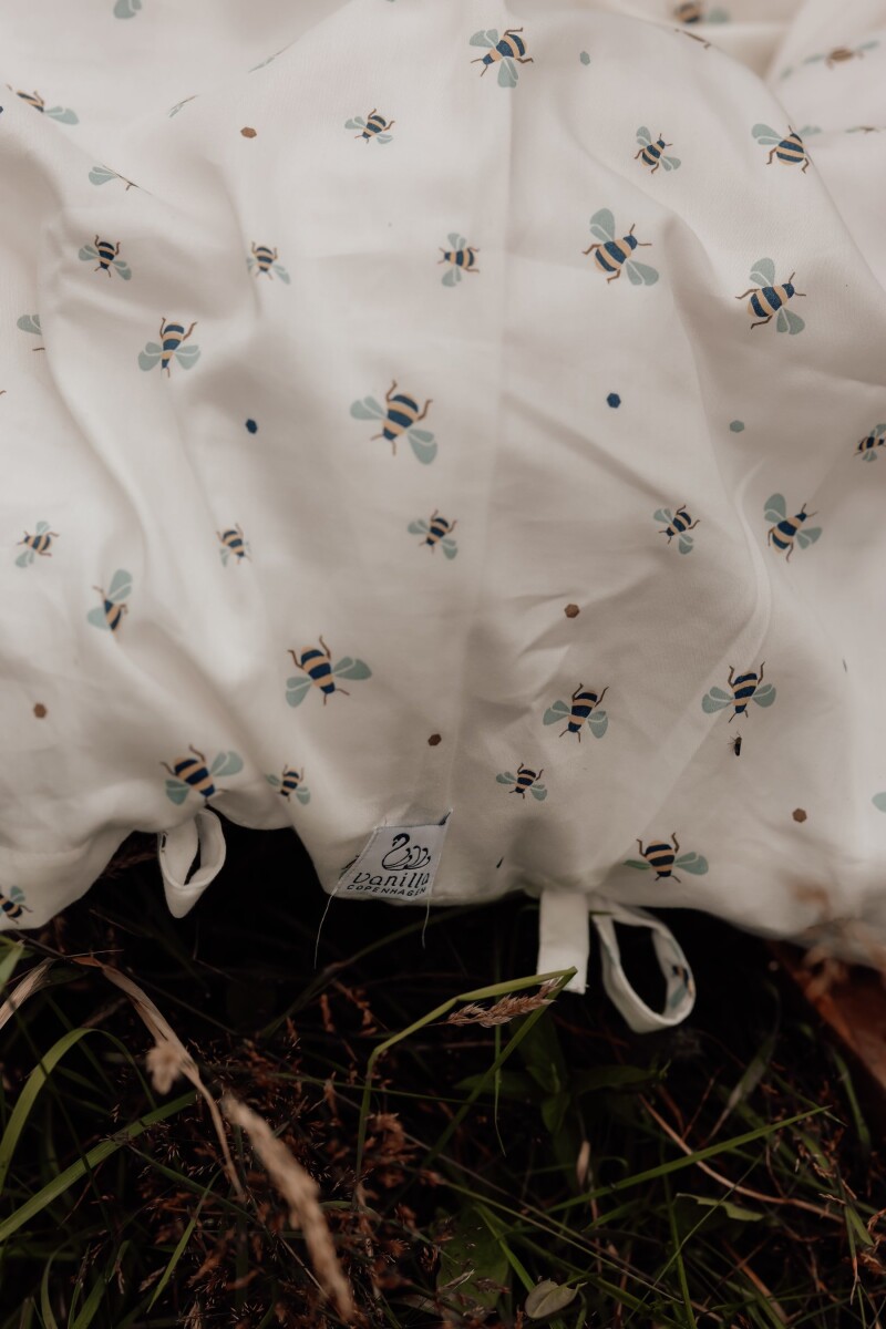 Vanilla Copenhagen - Sengetøj Junior - Honeybee Happy - Milk - 100 X 140