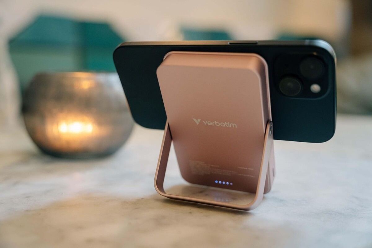 Verbatim - Charge N Go Magnetic Wireless Power Bank With Stand - 10000 Mah
