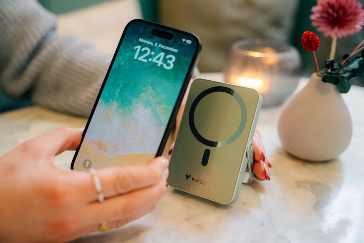 Verbatim - Charge N Go Magnetic Wireless Power Bank With Stand - 10000 Mah