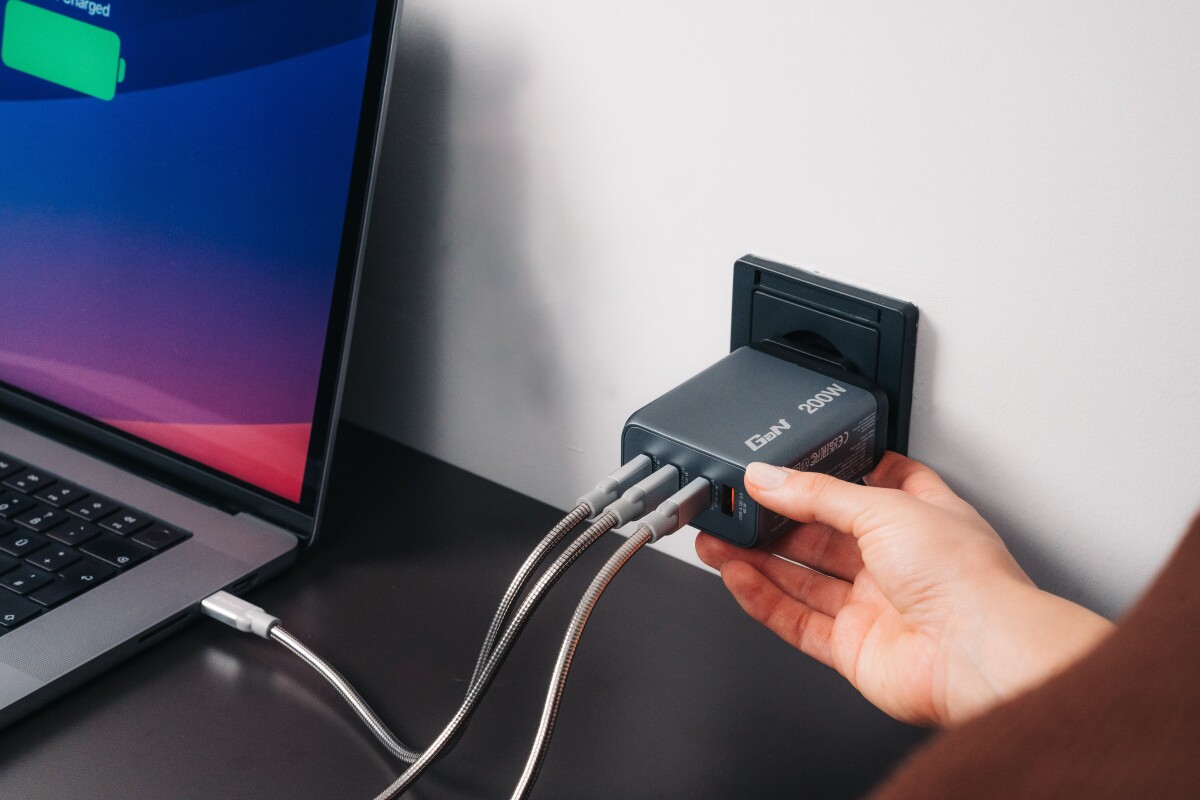 Verbatim - Gnc-200 Gan Charger 4 Port 200W Usb-Ausb-C