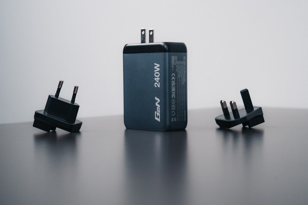 Verbatim - Gnc-240 Gan Charger 4 Port 240W Usb-Ausb-C