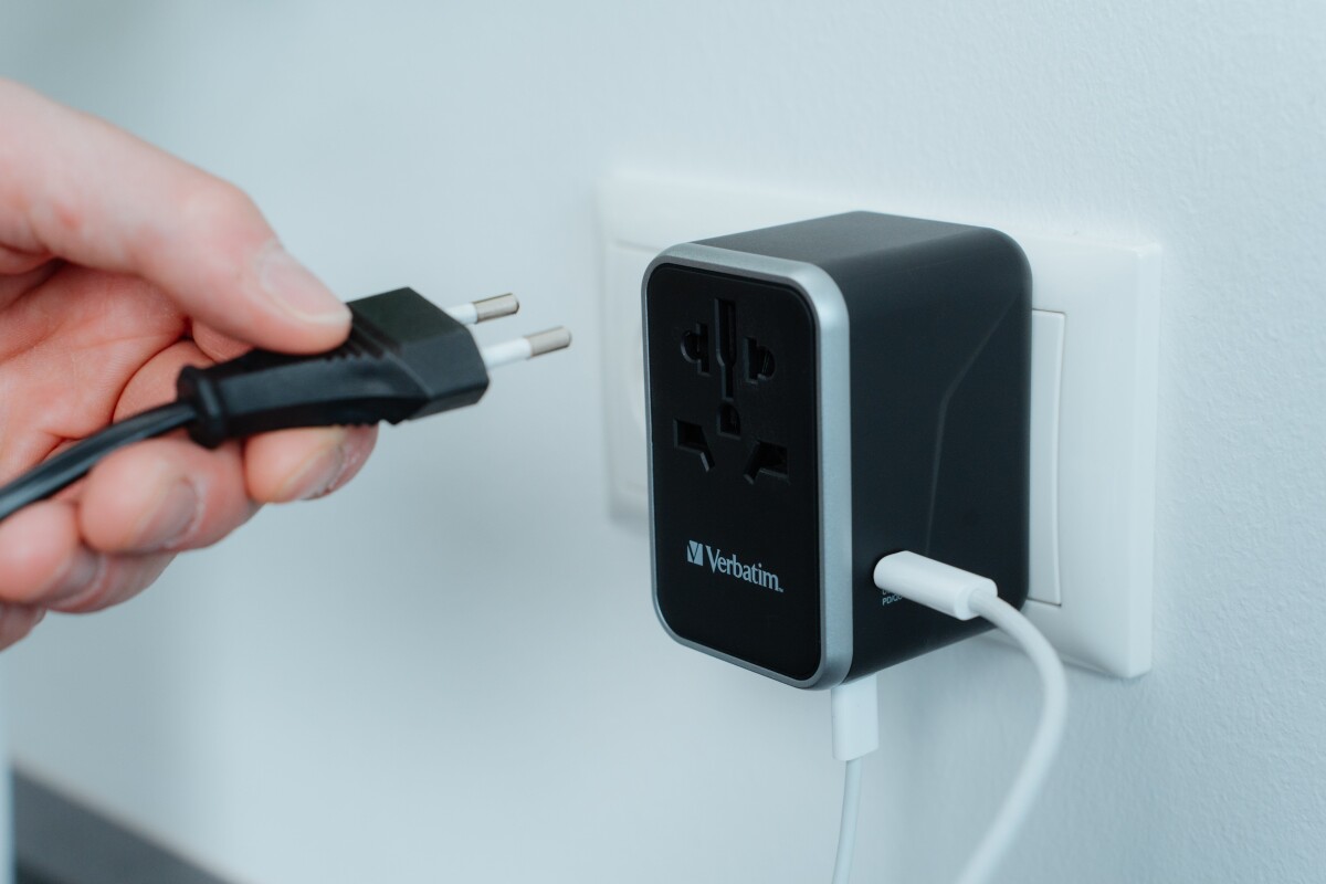 Verbatim - Universal Travel Adapter Uta-04 Pd61Wqc 3Xusb 2Xtype-C