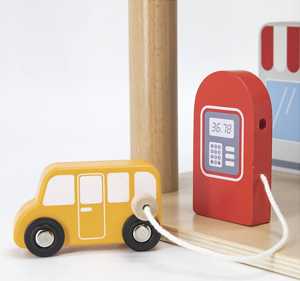 Parkeringshus - Legetøj I Træ - Inkl 4 Biler Og 1 Helikopter - Viga