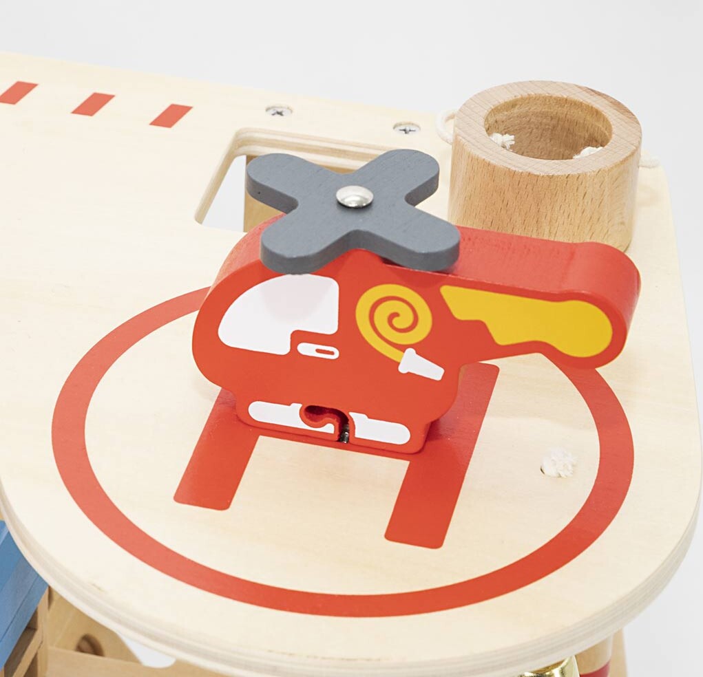 Brandstation - Legetøj I Træ - Inkl Brandbil Og Figurer - Viga