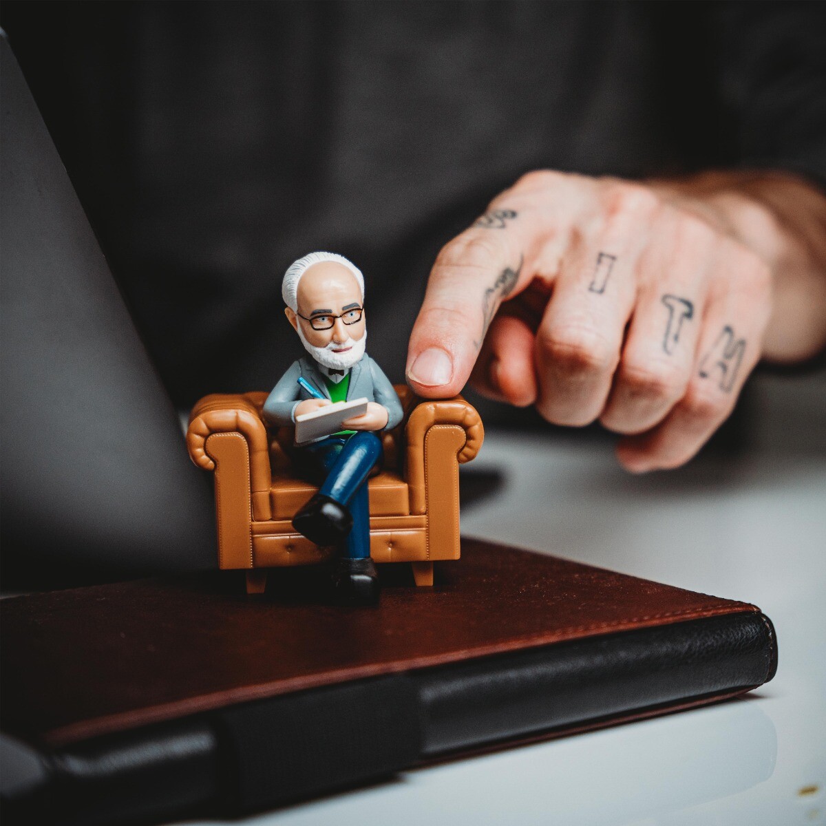 Winkee - Skrivebords Psykolog - 10 Cm X 7 Cm X 5 Cm