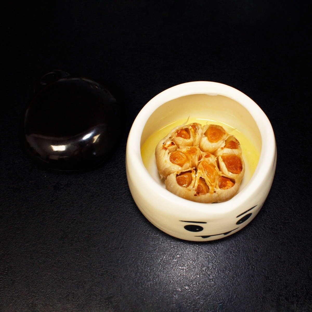 Winkee - Vampire Garlic Roaster And Storage