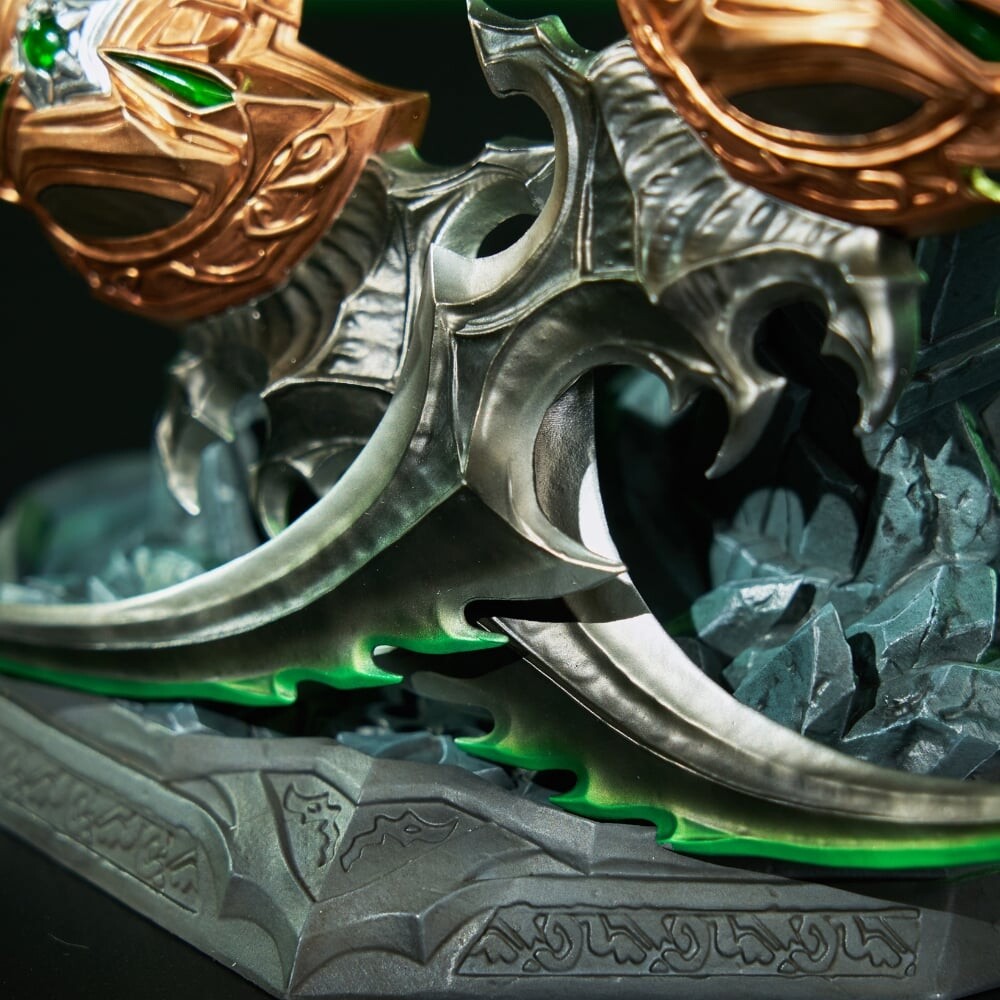 World Of Warcraft 20Th Anniversary Warglaives Of Azzinoth Collectors