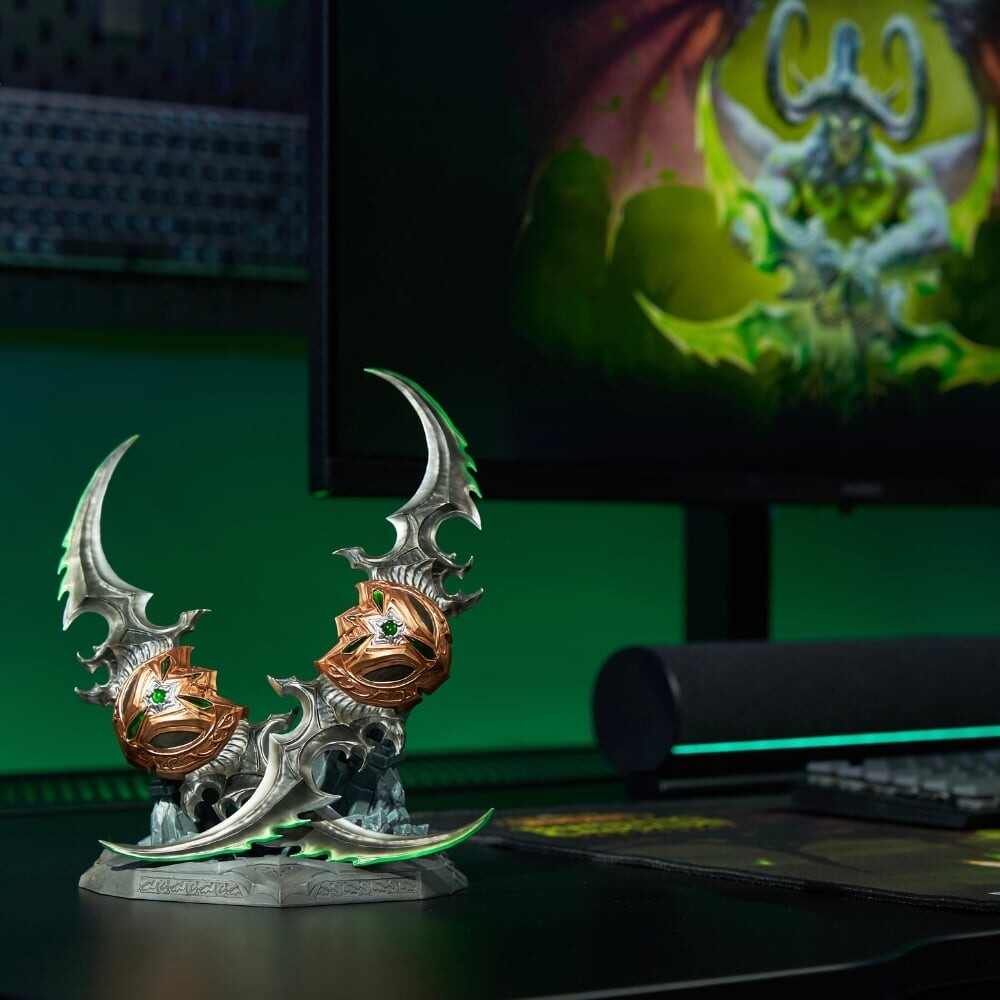 World Of Warcraft 20Th Anniversary Warglaives Of Azzinoth Collectors