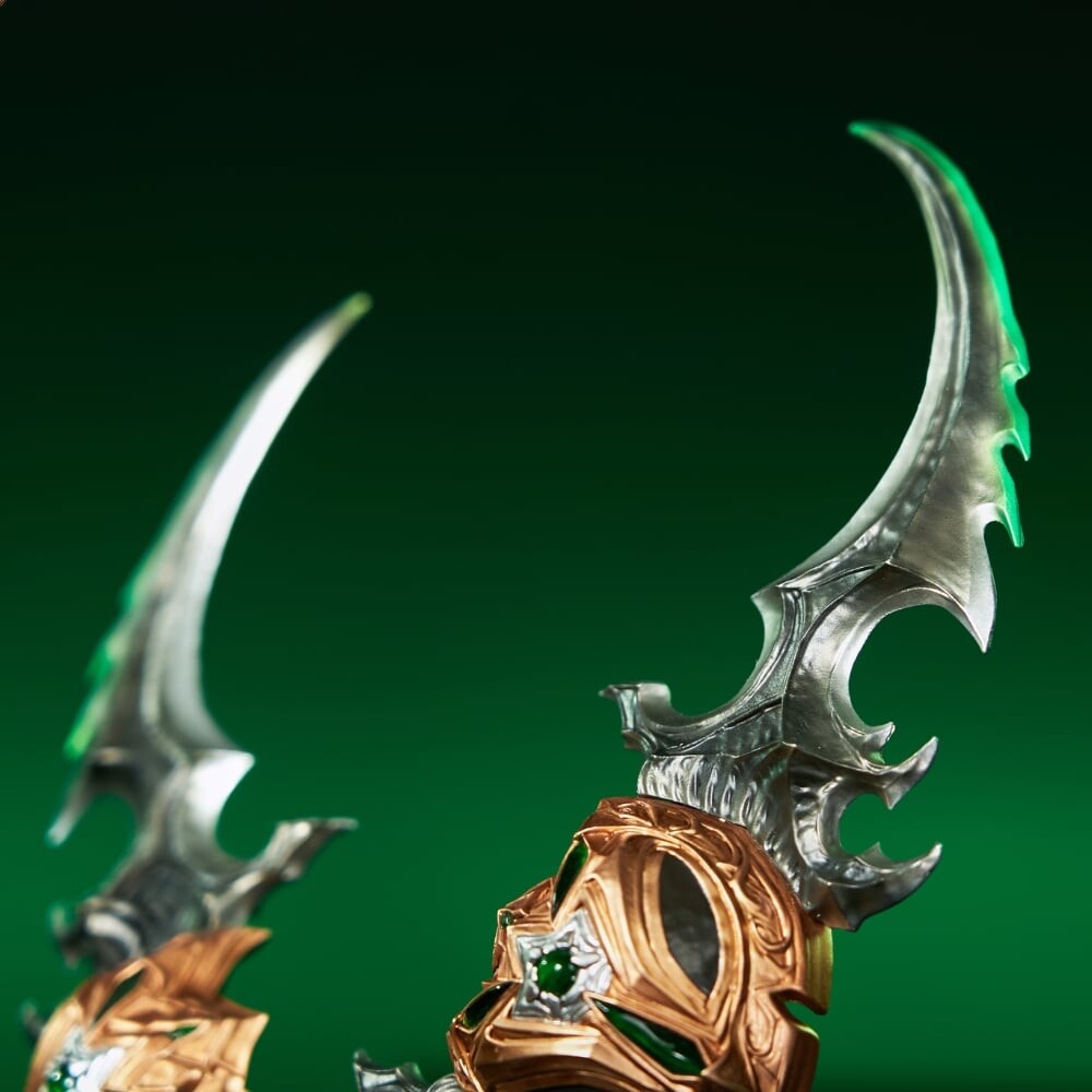 World Of Warcraft 20Th Anniversary Warglaives Of Azzinoth Collectors